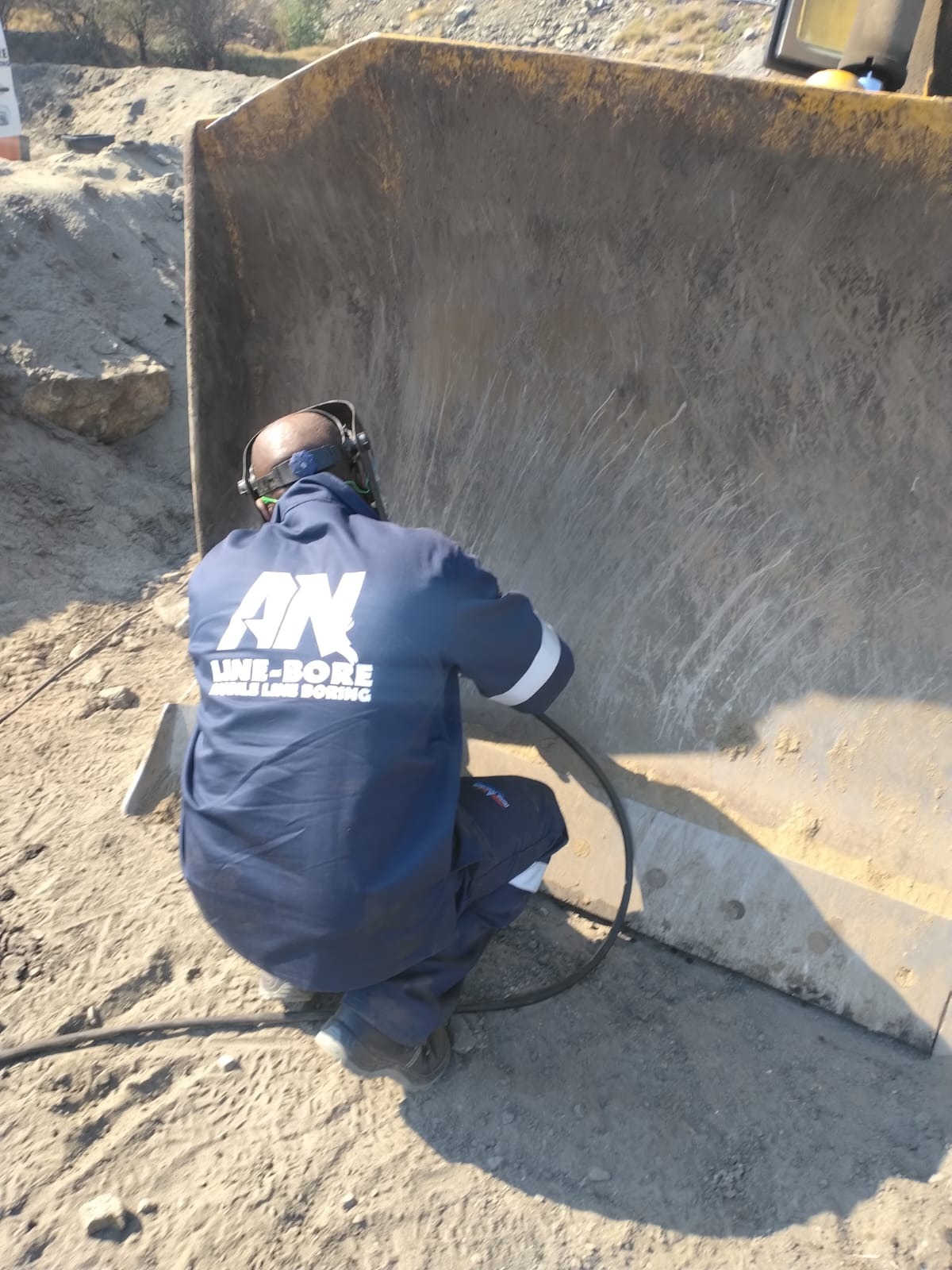 AN Line-Bore technician gouging inside excavator bucket
