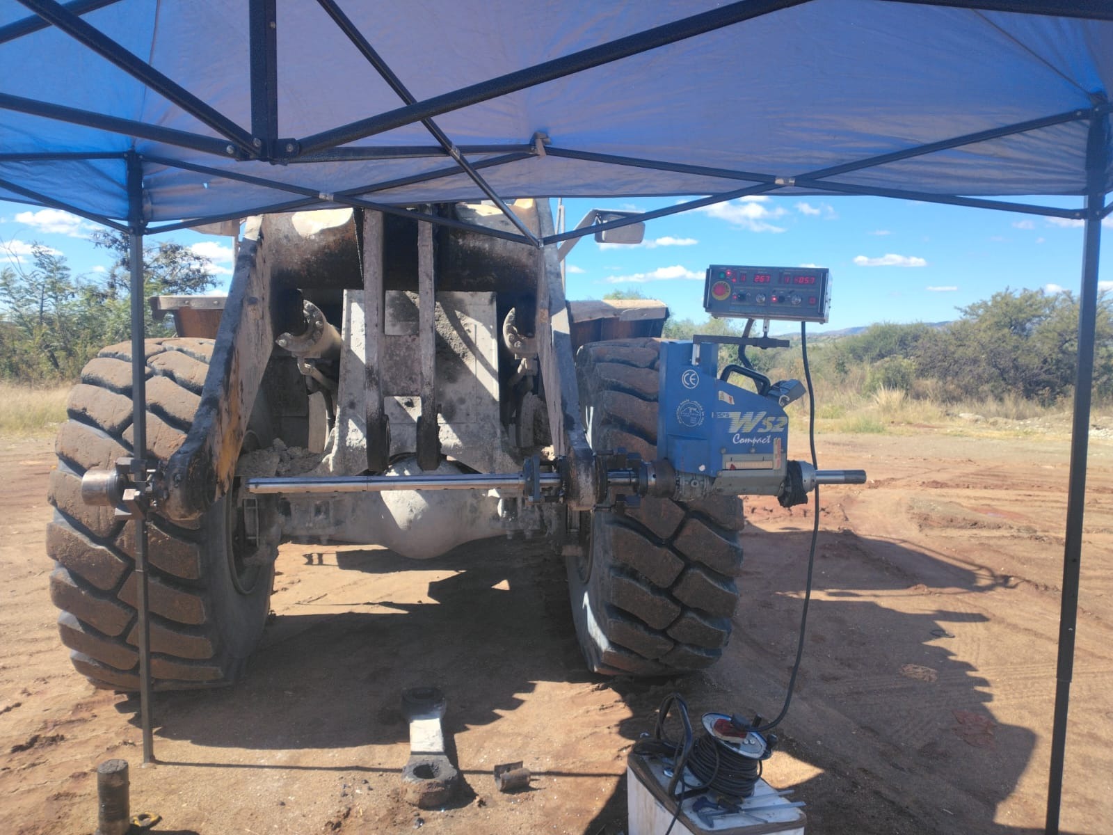 On-site line boring machine mounted on dump truck axle