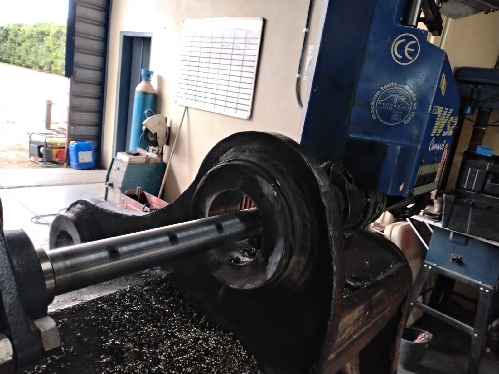 Workshop line boring machine cutting excavator boom bore